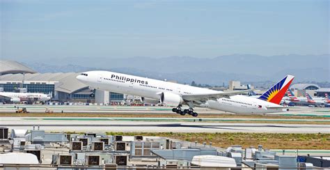 Philippine Airlines Plane Made Emergency Landing In La In Flames Video