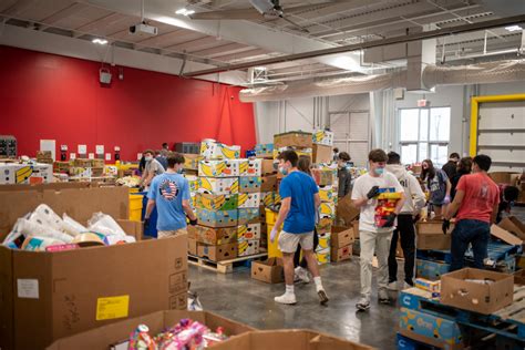 Volunteer at the Arkansas Foodbank