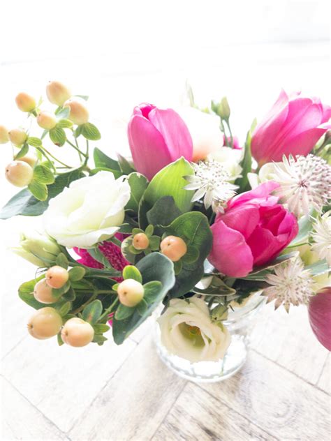 Simple Flower Arranging Tips From A Pro Floral Designer | Hope And Hedges