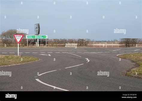 Give way road markings hi-res stock photography and images - Alamy