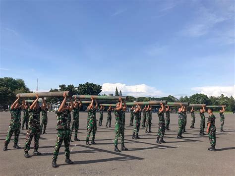 JAGA KEBUGARAN TUBUH YONIF 2 MARINIR LAKSANAKAN SENAM BALOK