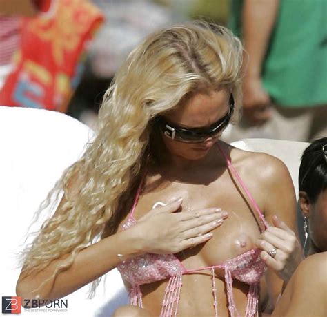 Remarkable Beach Nipslip By Voyeur TROC ZB Porn