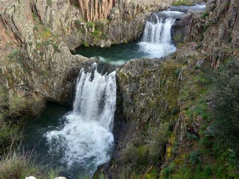 Puente De Noviembre Entre Cascadas Y Los Pueblos Negros Viaja Con Aguere