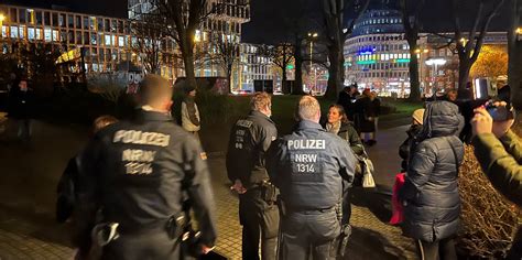 Corona Protest Am Montag L St Polizei Spaziergang In Dortmund Auf