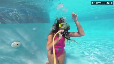 Cute Teen Irina Poplavok Swims Naked Underwater