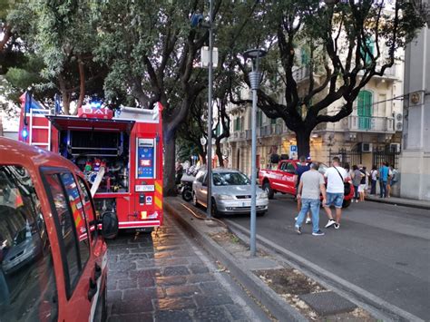 Messina Incendio In Un Palazzo Storico Di Piazza Duomo Anziana