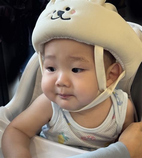 Con trai Minh Hằng chiếm spotlight vì biểu cảm siêu cưng độ hot vượt cả mẹ