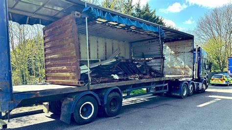 Lincolnshire Police Stop Lorry With Dangerous Unsecured Load On A1 Near Grantham Itv News Calendar