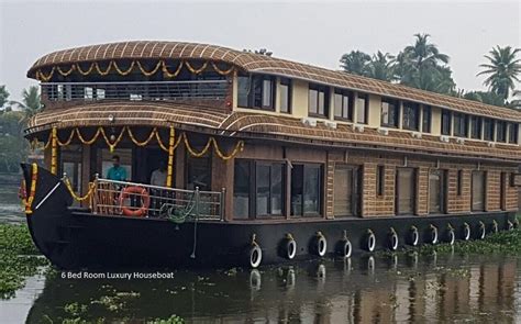 6 Bedrooms Luxury Houseboat with AC Conference Hall in Alleppey