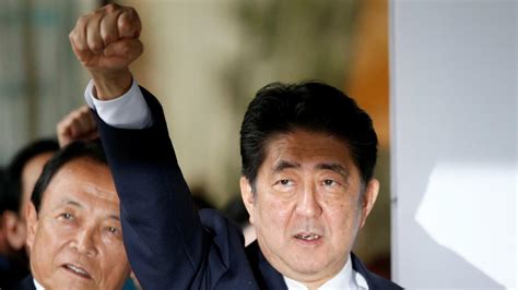 Japan Ministerpräsident Abe macht Weg für Neuwahlen frei