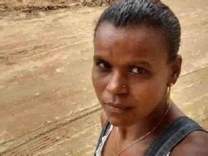 Mulher morre e homem fica em estado grave em acidente em São Fidélis