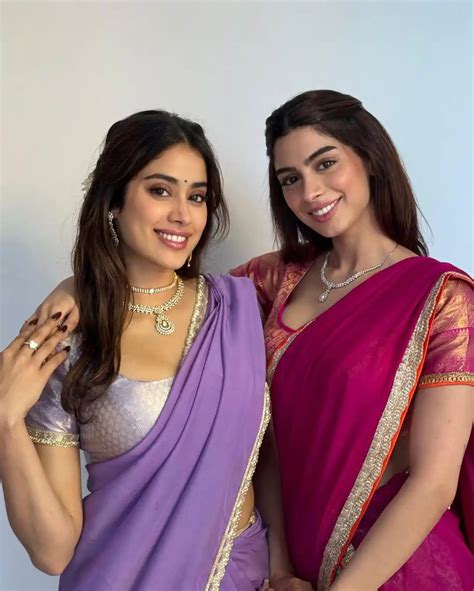 Janhvi Kapoor Kushi Kapoor అక్కాచెల్లెళ్లు లంగాఓణిలో దీపావళి