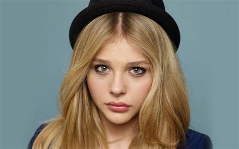 blonde hat women face actress blue background long hair Chloë