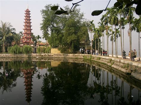 Tran Quoc Pagoda in Hanoi, Vietnam | Sygic Travel