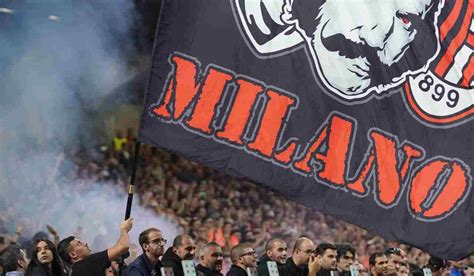 Milan Juve La Curva Sud Prepara La Sorpresa San Siro Vestito A Festa