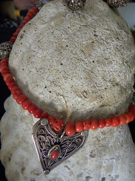 Vintage collier corail avec Fibules bijoux berbère en argent Luckyfind