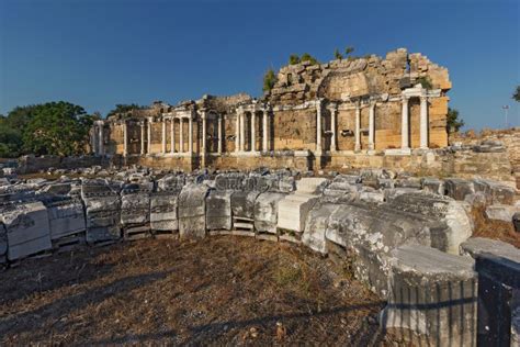 Vista Das Ruínas Do Monumental Antigo Roman Fountain Ninfhaeum