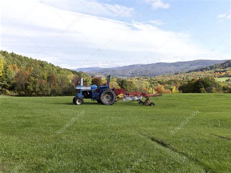 Farming in countryside, USA — Stock Photo © Vividrange #107325204