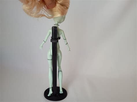 Boneca Monster high Freaky Fusion frankie nude Incomplete Taffy Shop Brechó de brinquedos