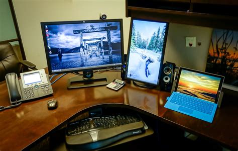 Surface Pro 3 : Three Monitor Desktop Setup