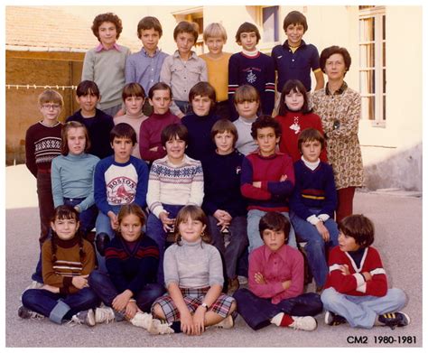 Photo De Classe CM 2 De 1980 Ecole De La Republique Saint Drezery