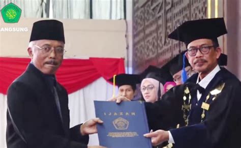 Kukuhkan 800 Wisudawan 68 9 Persen Sarjana UIN Malang Raih Predikat