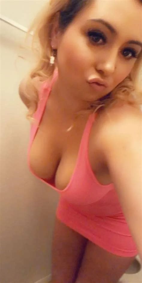 Naughty Hawaiian Hotwife Nude Pics XHamster