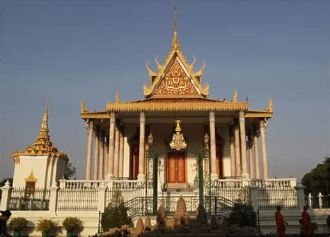 Postcard Of Wat Preah Keo Morakot Silver Pagoda