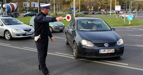 Dlaczego Trzeba Trzyma Obie D Onie Na Kierownicy Gdy Zatrzyma Nas