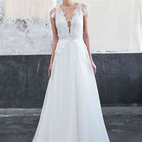 65 Plunging Neckline Wedding Dresses For The Daring Bride