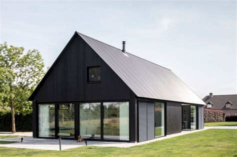 5 Modern Barn-Inspired Home Exterior Designs with Harmonious Ambiance