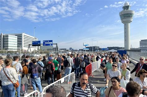 Schiphol Lufthavns CEO Stopper Efter Sommerens Aflysninger Og Kaos