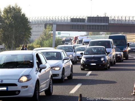 Tamponamento A Quattro In Autostrada Chilometri Di Code Nel Fiorentino