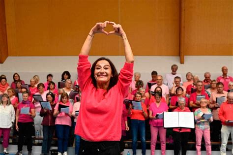 Ex Meneuse De Revue Au Folies Bergères Aude Brenner Met Le Feu à La