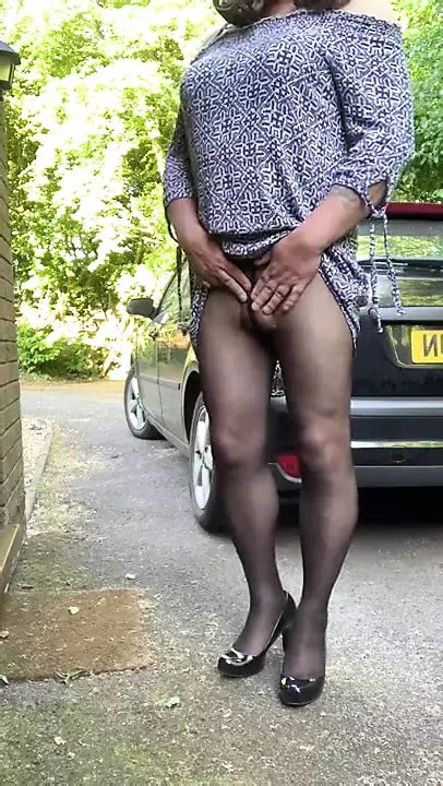 Amateur crossdresser kellycd2022 sexy milf tước ngoài trời công cộng