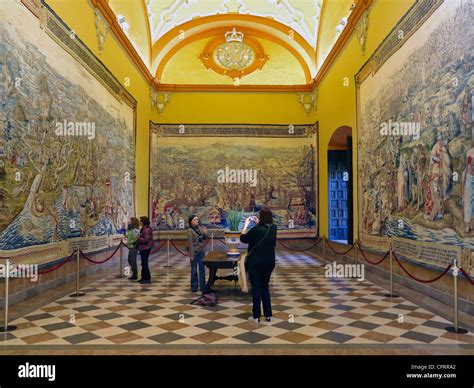 Tapiz Hall De Palacio Gótico Alcazars Real De Sevilla Andalucía España