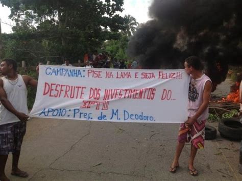 G Moradores Bloqueiam Al Para Cobrar Pavimenta O Em Alagoas