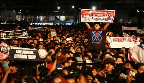 Ribuan Slankers Padati Konser Ultah Slank Ke 34 Photo Fimela