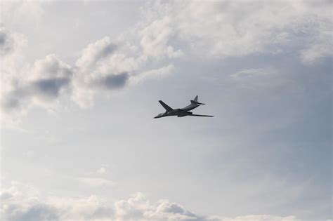 Gran Avi N De Pasajeros Volando En Los Cielos Foto Premium