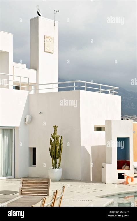 Exterior of modern house with white facade Stock Photo - Alamy