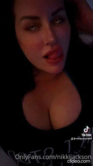 Nikkiを視聴 Big Tits Sexy Body Milf Porn SpankBang