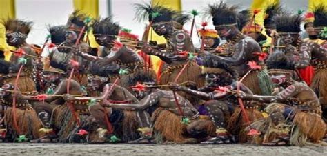 Lunturnya Budaya Papua Di Era Globalisasi The Global Review