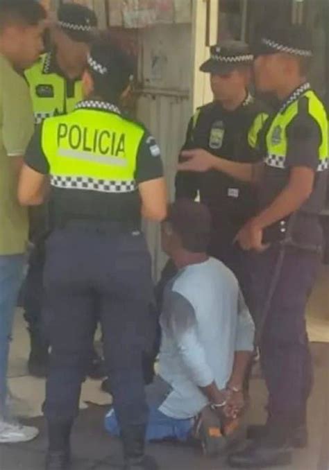 Insólito Encontró Al Hombre Que Lo Intento Matar Comiendo En El Bajo Y