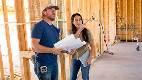 Fixer Upper Stars Chip And Joanna Gaines Announce New Hgtv Series