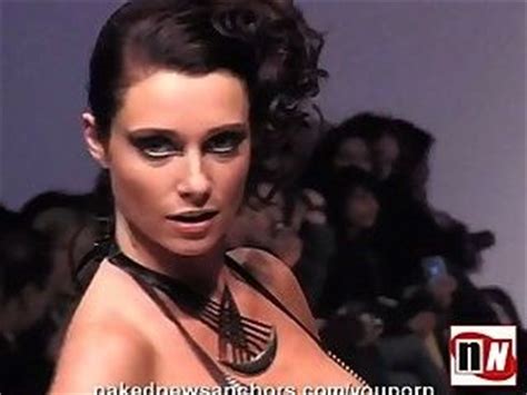 Nude Show Porn Videos At Inaporn