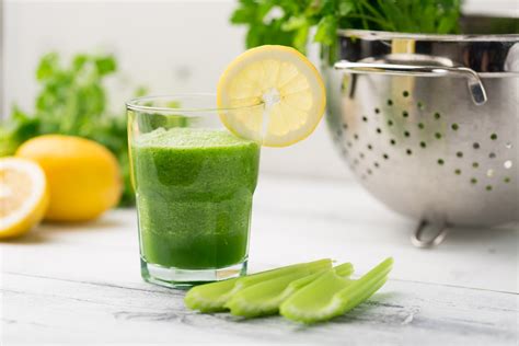 Beneficios de tomar jugo de apio todos los días Glamour