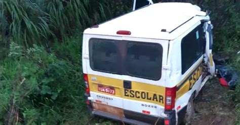 Homem Morre Ap S Acidente Entre Van Escolar E Carreta Na Br Em