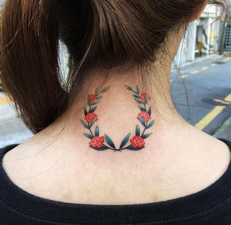 Back Neck Floral Wreath Tattoo By Zihee Idéias De Tatuagem Femininas