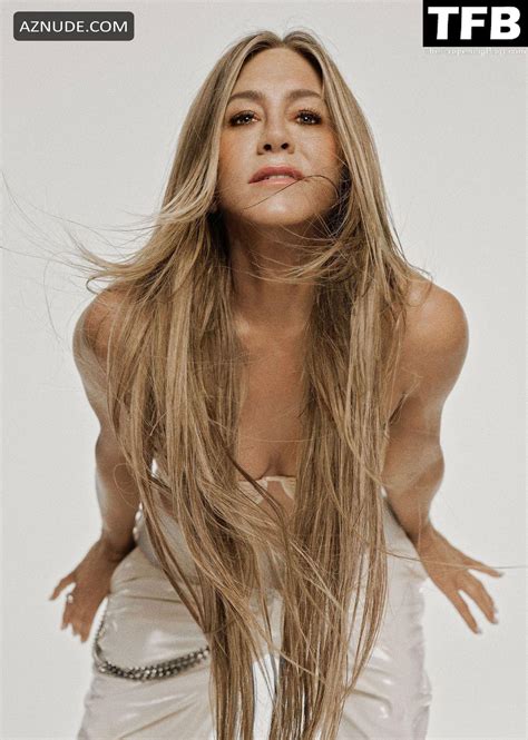 Jennifer Aniston Sexy Poses Topless Showcasing Her Hot Figure In A