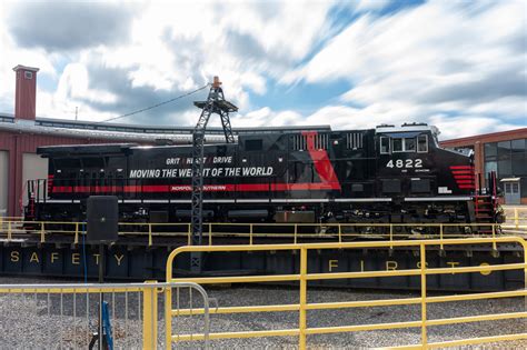 Watch: Norfolk Southern Introduces 'Thank A Railroader' Locomotive ...